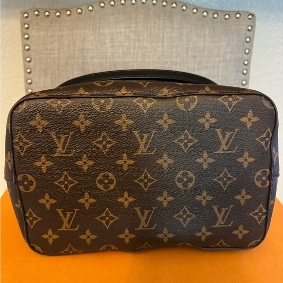 Gently Used Authentic Louis Vuitton Neo Noe MM in Monogram Black. - Picture 5 of 9